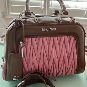 🌟Authentic Bi-colour Miu Miu Matelasse handbag 💕